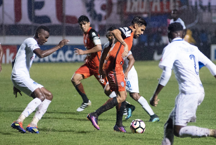 Pachuca empata a 4 goles con Olimpia y avanza en Concachampions